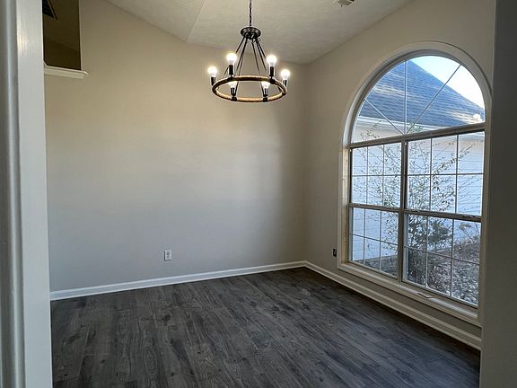 4th image of 2730 Cambridge Park Dr