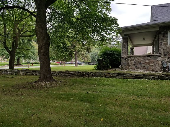 Side view of Front Yard