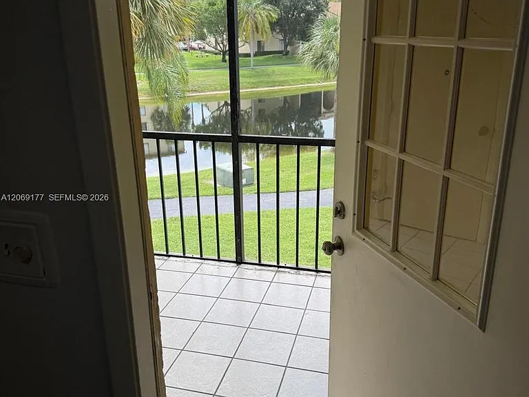 529 Shady Pine Way #B2 — Photo 4