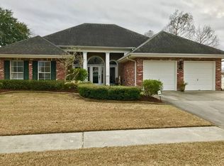 302 Hawthorne Dr, Houma, LA 70360