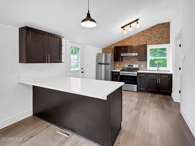 105 Owens Ave — Photo 6