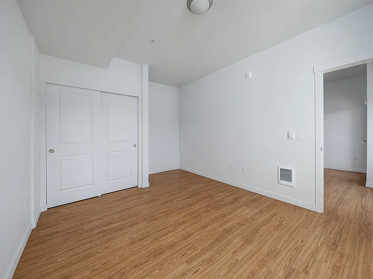 7550 N Lombard St — Photo 31