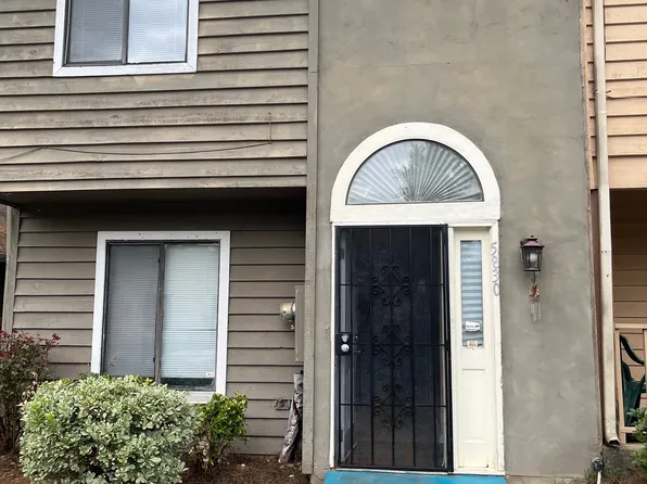 5830 Trent Walk Dr, Lithonia, GA 30038