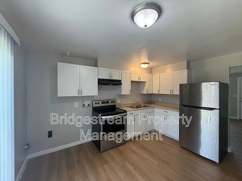 2 bed, 1.0 bath, $950 — Photo 3