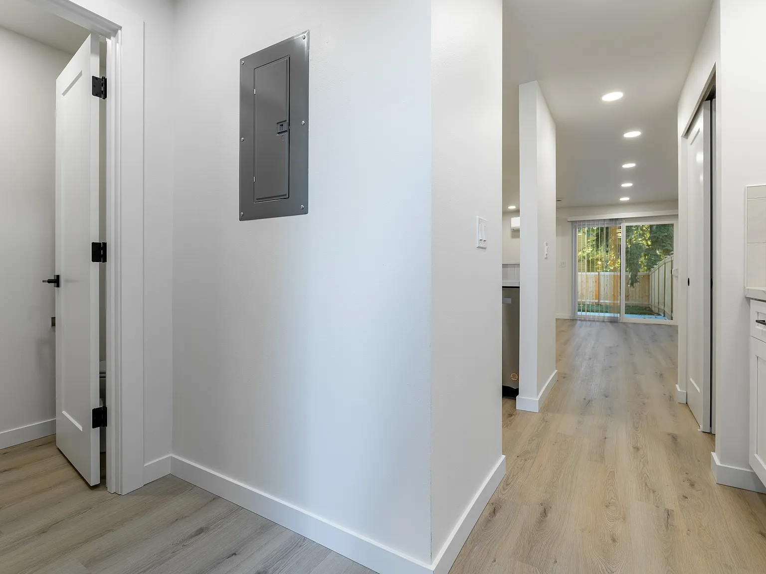 3 bed, 1.5 bath, 1250 sqft, $2,885 — Photo 4