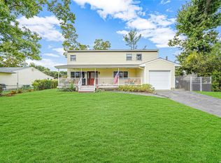 130 Iroquois St, Ronkonkoma, NY 11779