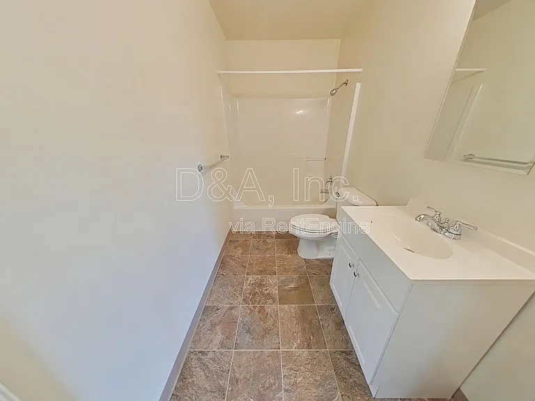 725 SW 13th St #2 — Photo 7