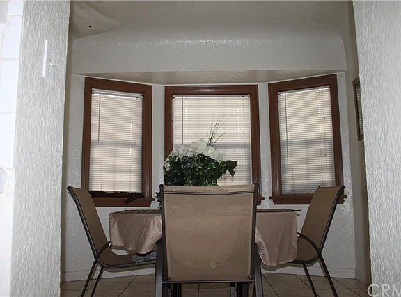 FRONT UNIT-DINING AREA