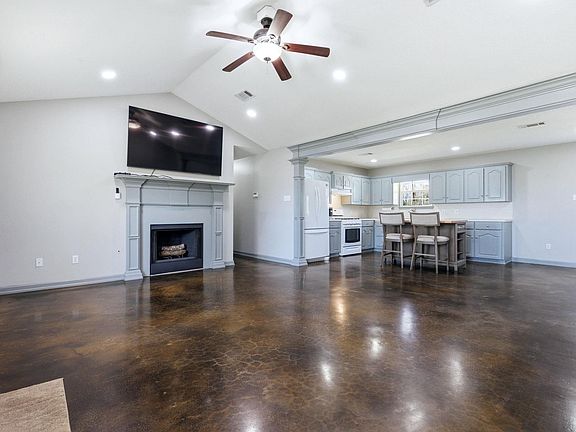4th image of 8701 Centennial Rd