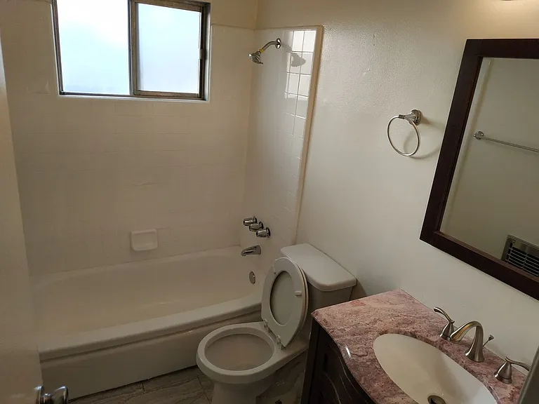 2 bed, 1.5 bath, 900 sqft, $2,015 — Photo 12