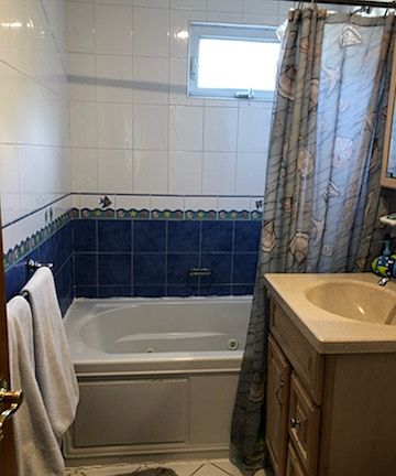 Full bath with jacuzzi tub