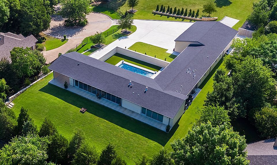 2nd image of 107 Independence Pl