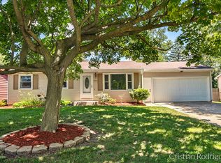 5424 Pinebrook Ave SE, Kentwood, MI 49548