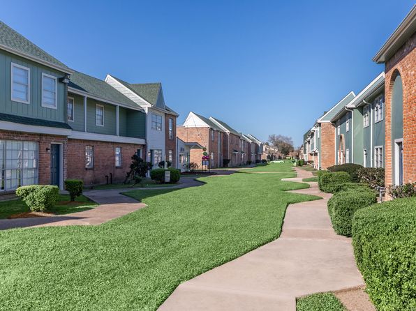 909 Birnham Woods Blvd #25