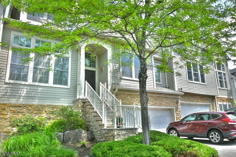 1st image of 3 Skyview Dr