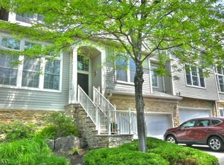 3 Skyview Dr, North Haledon Boro, NJ 07508