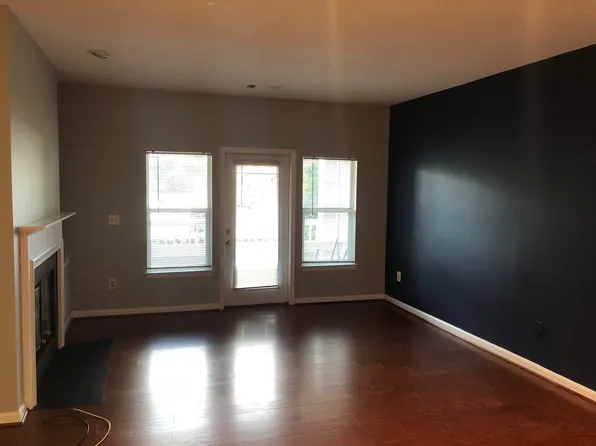 14304 Rosy Ln APT 11, Centreville, VA 20121