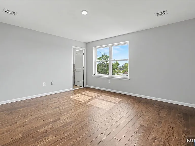 168 Johnson Ave — Photo 18