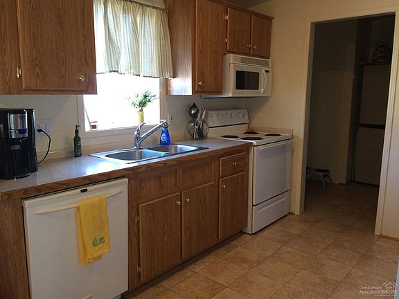 4th image of 61083 Geary Dr