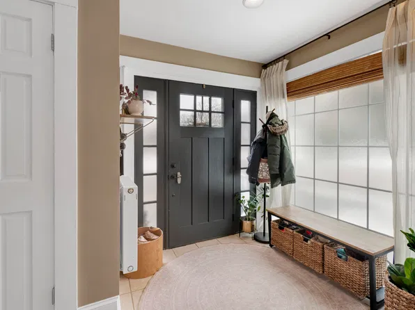 17 Grape Street, Newmarket, NH 03857