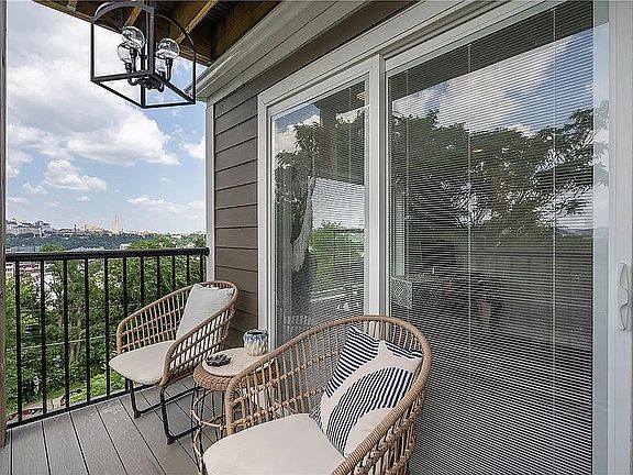 5th image of 2611 Stella St