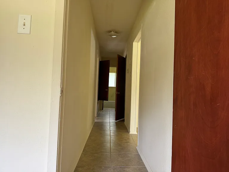 307 Hickory Ct — Photo 1
