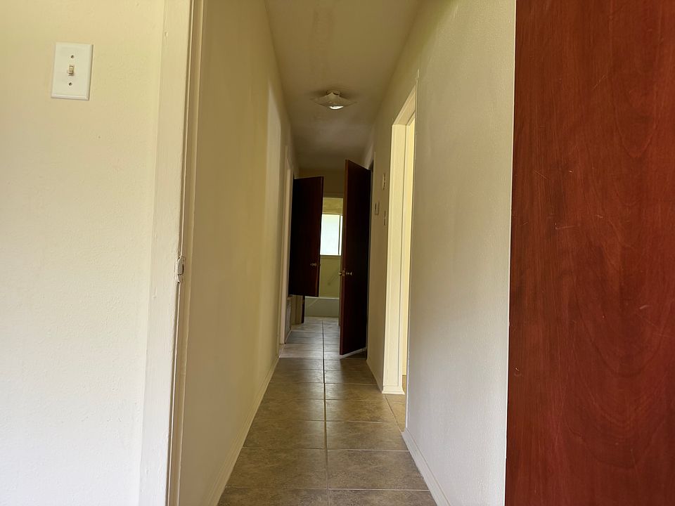 1st image of 307 Hickory Ct