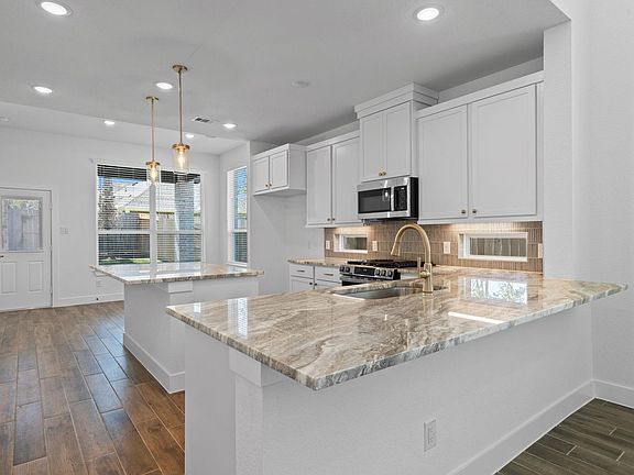 2nd image of 275 Mallards Rim Dr