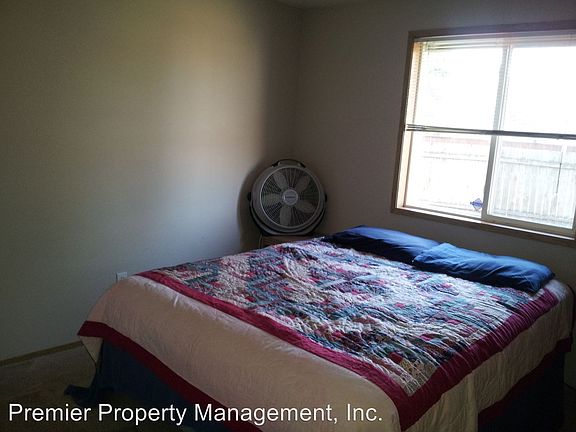 3rd image of 208 SE 173rd Ave
