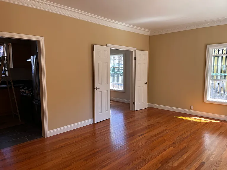 712 S Mariposa Ave — Photo 3