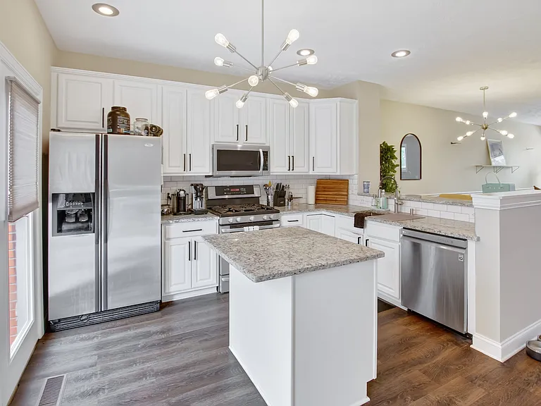 10933 Detroit Ave — Photo 9