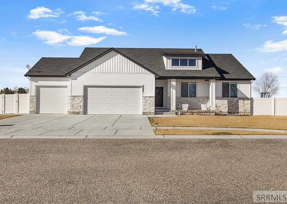 1st image of 2525 E Pinnacle Dr