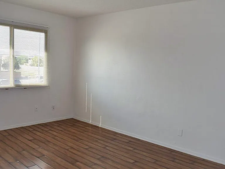 4602 E Riverside St — Photo 2