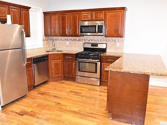 4th image of 984 Tinton Ave