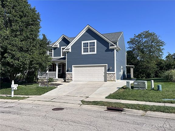 2nd image of 180 Haverstraw Pl