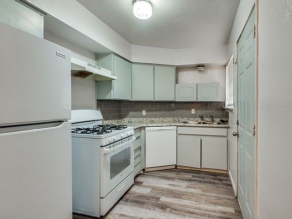 4th image of 808 E 5th St