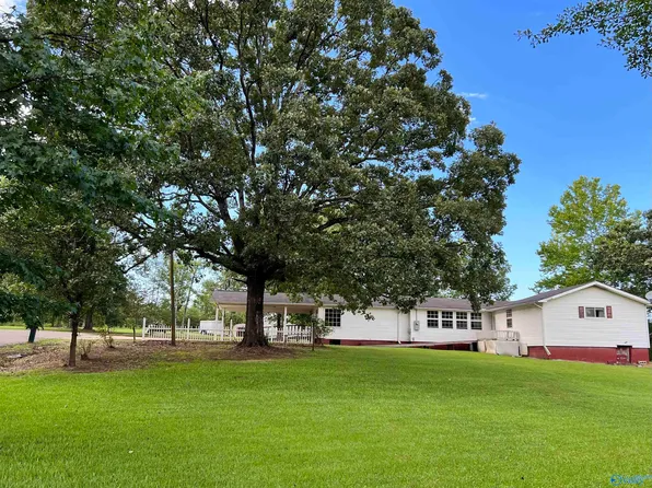 440 Robert St, Centre, AL 35960