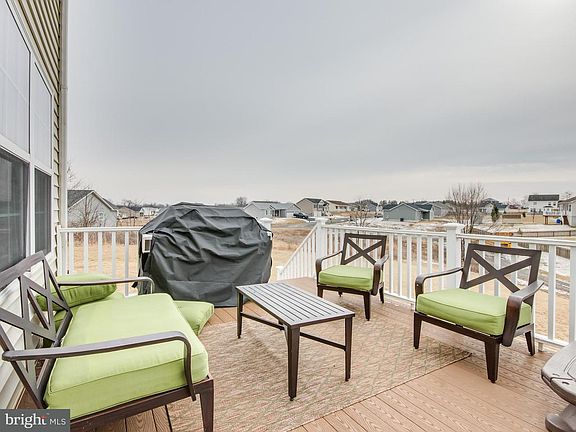 4th image of 803 Ives St