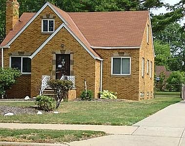 4th image of 239 E 260th St