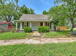 321 E Locust St, Rogers, AR 72756
