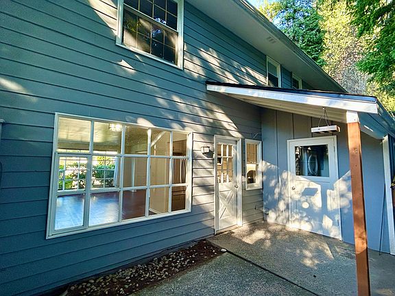 2nd image of 1420 Bellevue Way SE APT 11