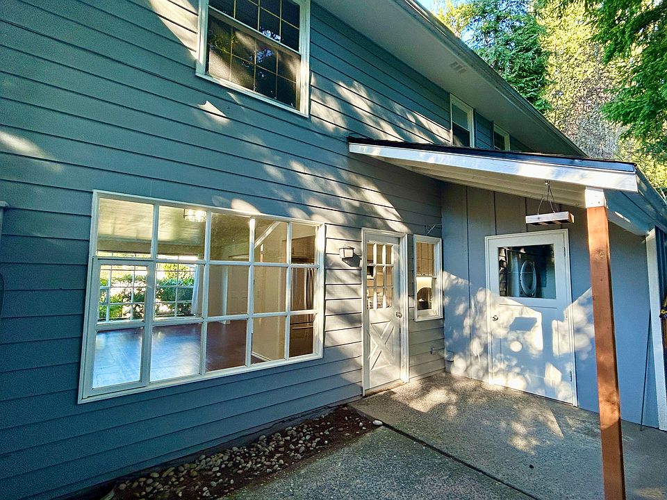 1st image of 1420 Bellevue Way SE