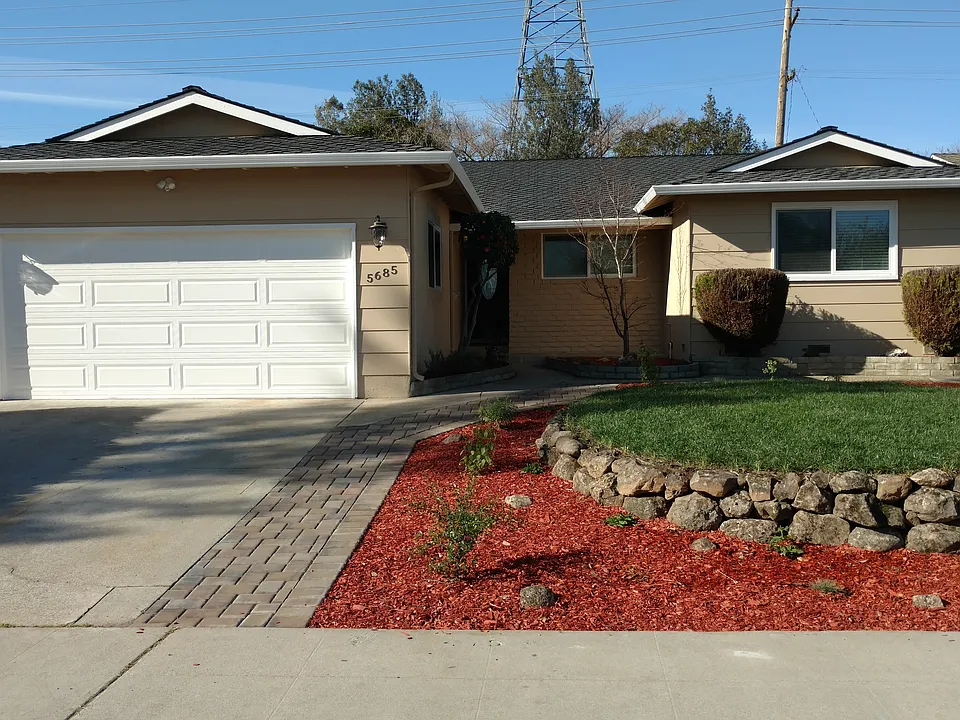 5685 Park Manor Dr
