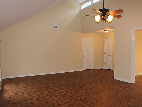 4th image of 403 Countrywood Dr