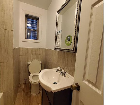 2nd image of 17 Riverview Pl Floor 1