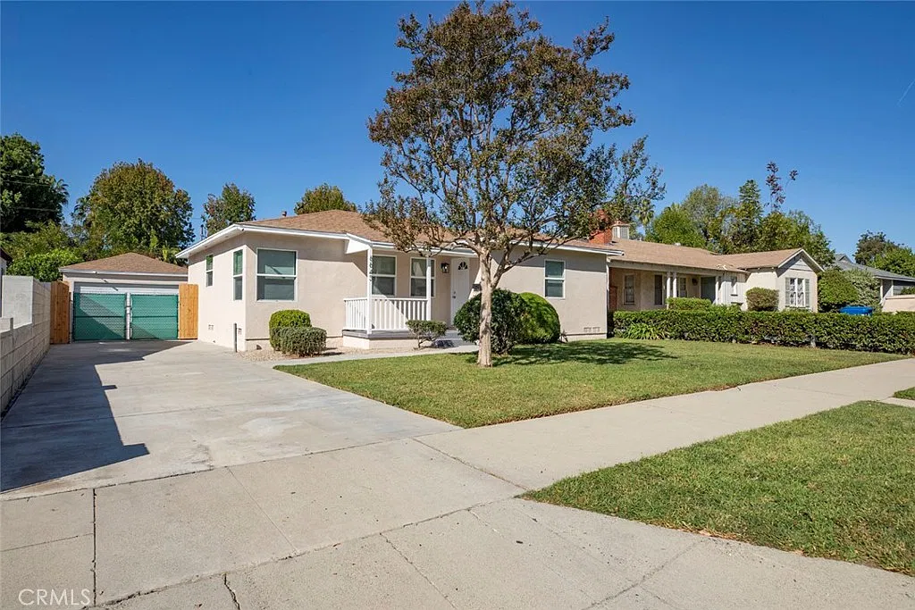 3 bed, 1104 sqft, $4,500 — Photo 1