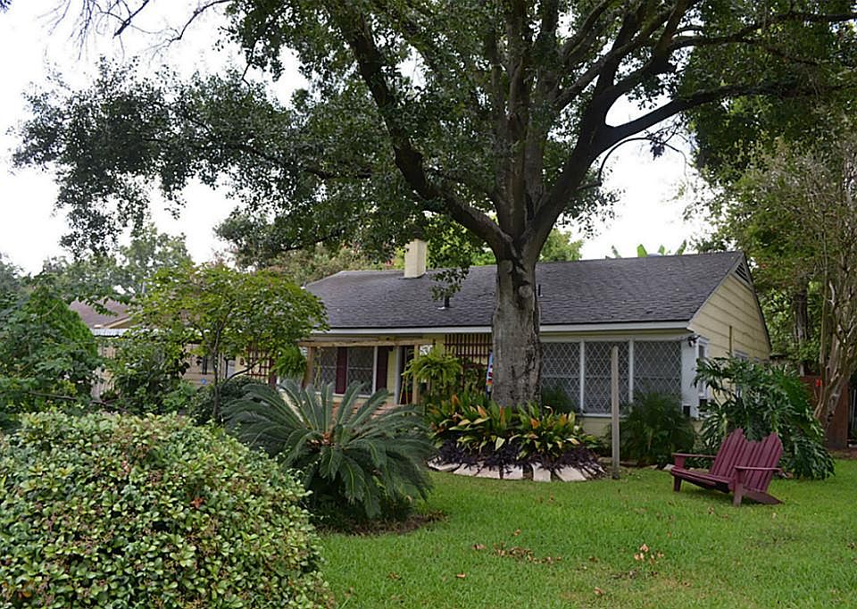 1st image of 208 W Texas Ave
