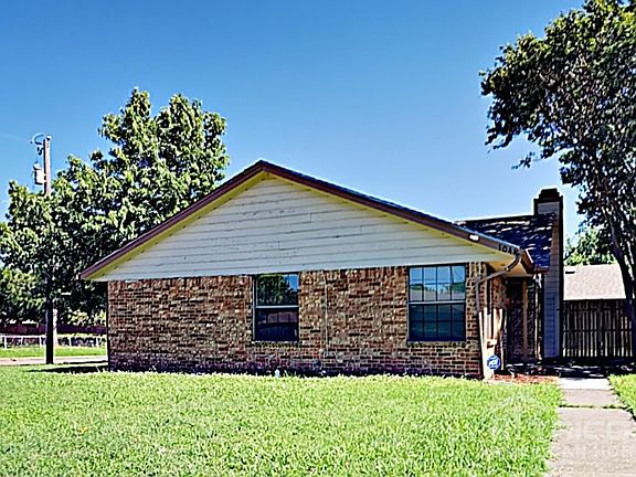 2nd image of 1044 Carmody Dr