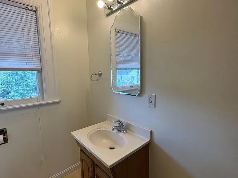 2281 E Market St — Photo 9