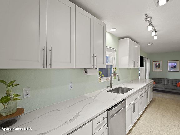 5th image of 514 Cocoa Isles Blvd